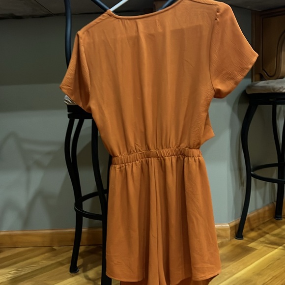 Reverse Rust colored romper, size M. Deep V in from w/ bowtie close! Unique! - Picture 2 of 5